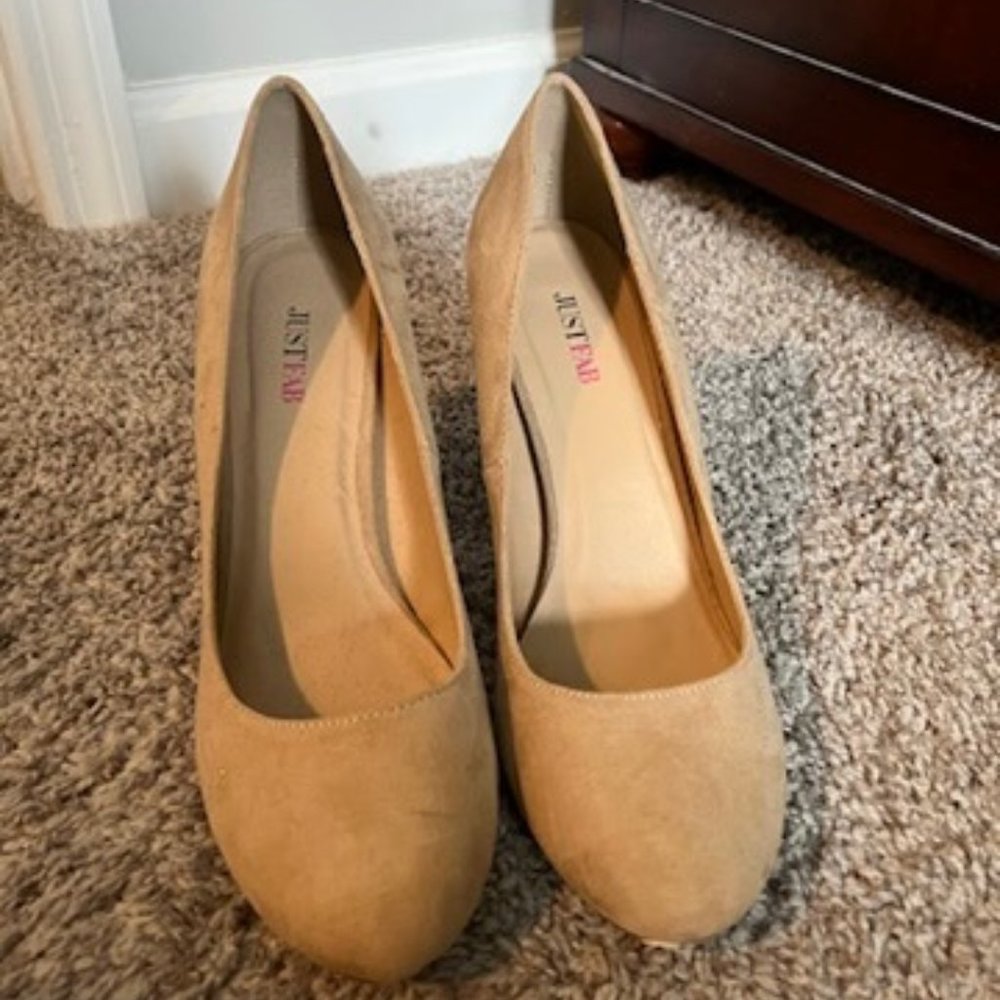 Light tan suede pumps
